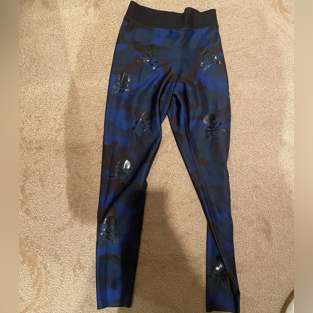 Camo leggings with skulls